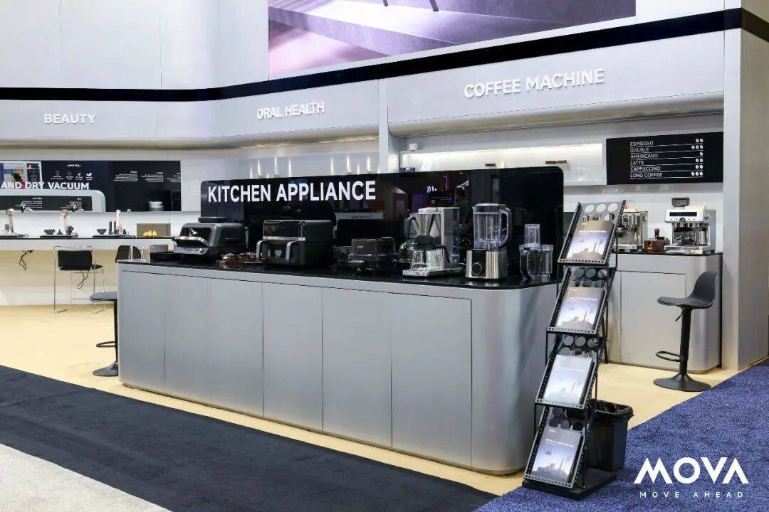 环伺中MOVA生活电器如何开辟“第三条路”？j9九游会入口CES 2026观察：在巨头(图3)